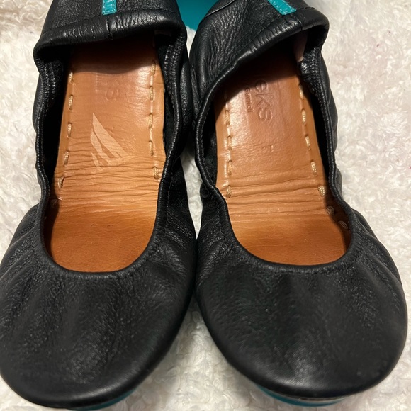 Tieks Matte Black Size 7 - Picture 2 of 4